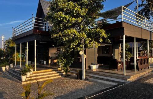 Jabalpur House | Riverside Burrows