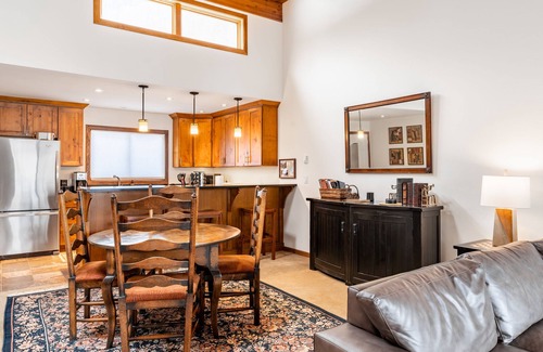 Telluride House | Riverside Condos C202 by AvantStay | Condo Close To Downtown,TownPark & Ski Lift