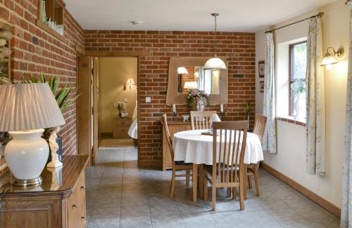 Drayton House | Riverside Cottage