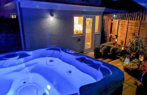 Reedham House | Riverside Cottage