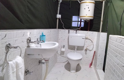 Bir RV Rental | riverside family camps