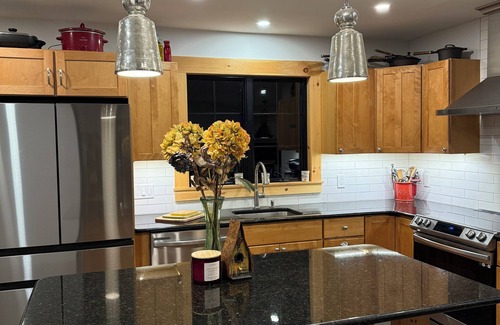 West Dover House | Riverside Home on Route 100 on Moover Bus Stop-3 Miles From Mount Snow