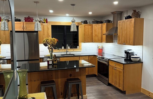 West Dover House | Riverside Home on Route 100 on Moover Bus Stop-3 Miles From Mount Snow