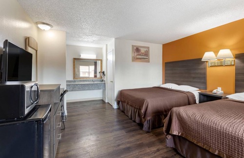 La Sierra Hotel | Riverside Inn & Suites
