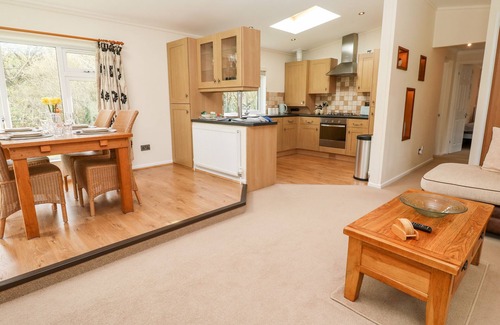 Mount Cottage | RIVERSIDE LODGE, family friendly, with a garden in Bodmin
