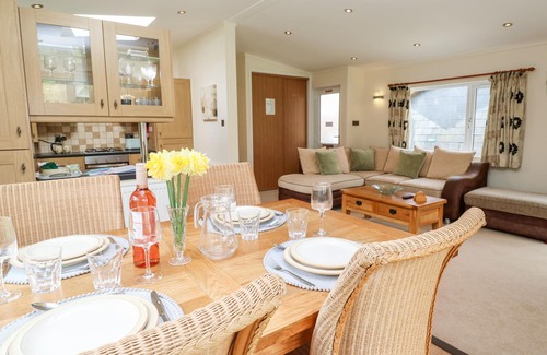 Mount Cottage | RIVERSIDE LODGE, family friendly, with a garden in Bodmin