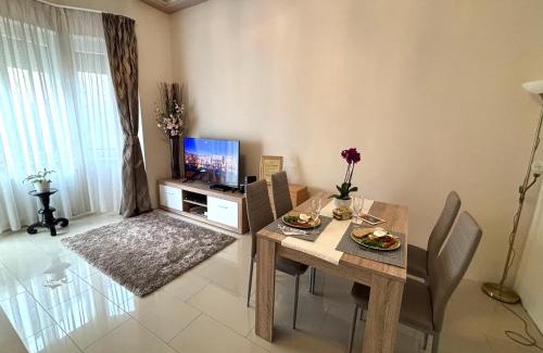 Ujlipotvaros Apartment | Riverside Mansion