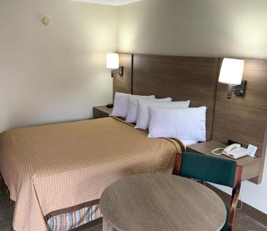 Pigeon Forge Hotel | Riverside Motor Lodge - Pigeon Forge