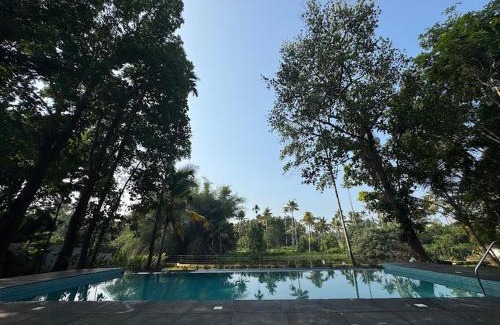 Denkanikota House | Riverside Private Pool Villa in Kochi - Ohstayz Whispering Grove