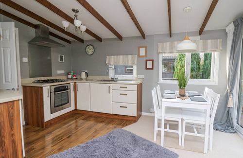 Builth Wells Cottage | RIVERSIDE REST, family friendly, with a garden in Builth Wells