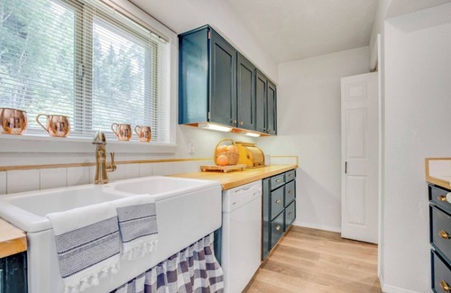 Arroyo Seco Condo | Riverside Retreat 7 at Taos East - Modern Condo on River with 360-Degree Views a