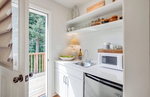 Arroyo Seco Condo | Riverside Retreat 7 at Taos East - Modern Condo on River with 360-Degree Views a