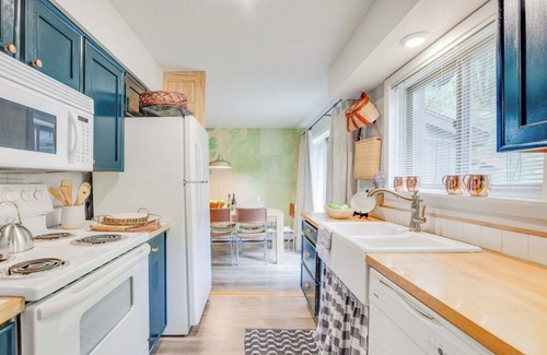 Arroyo Seco Condo | Riverside Retreat 7 at Taos East - Modern Condo on River with 360-Degree Views a