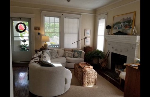 New Bern House | Riverside Retreat - 1940s Coastal Bungalow in New Bern, NC