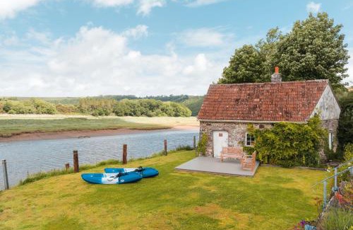 Westleigh House | Riverside Retreat