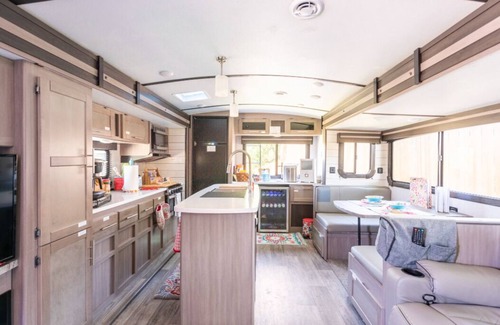Bastrop House | Riverside Romance/Luxury RV/Starry Skies & S'mores