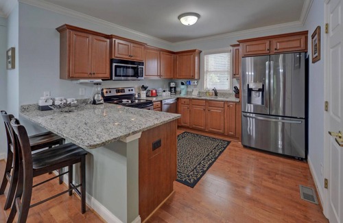 Helen Condo | Riverside Trout Cottage/Sleeps 8/Short walk to Downtown Helen