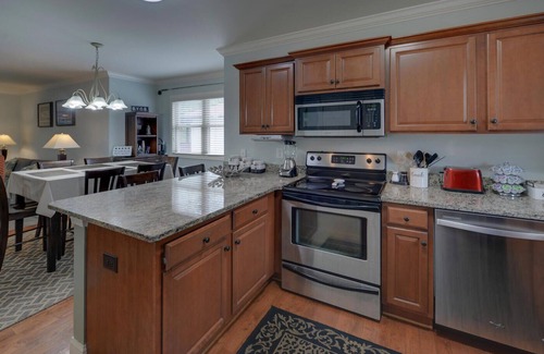 Helen Condo | Riverside Trout Cottage/Sleeps 8/Short walk to Downtown Helen