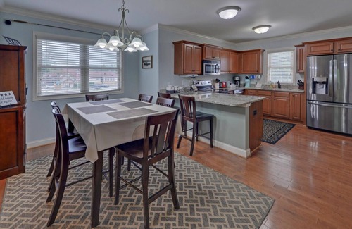 Helen Condo | Riverside Trout Cottage/Sleeps 8/Short walk to Downtown Helen