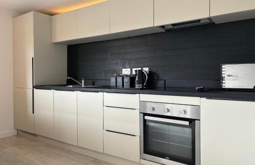 Salford Apartment | Riverside Wharf - Free Parking, Business, Couples & Families