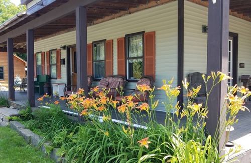 Warrensburg Apartment | RIVERVIEW ADIRONDACK RUSTIC APARTMENT