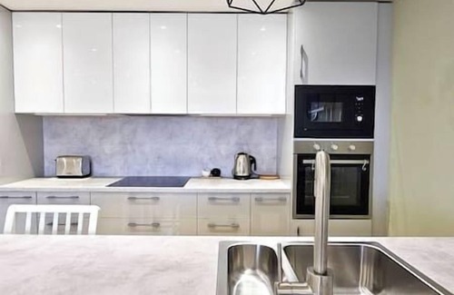 Grangetown Apartment | Riverview Apartment by Switchback Stays