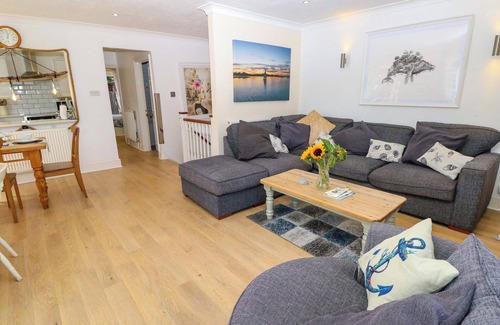Hamble-le-Rice Cottage | RIVERVIEW, pet friendly, country holiday cottage in Hamble