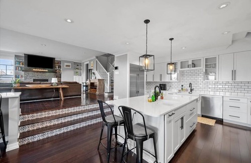 Mount Washington House | Riverview Retreat - Roof Top Deck Overlooking Pittsburgh