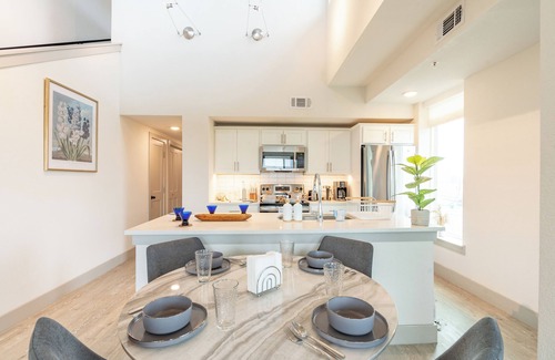 Downtown San Antonio Apartment | RiverWalk PentHouse Oasis Free Parking, Pool, Gym, 2 King Bds, Top floor balcony