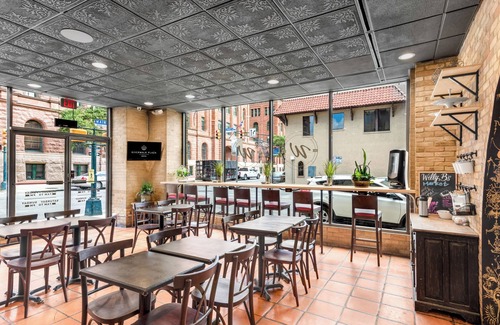 Main - Military Plaza House | RiverWalk Plaza - Junior Suite King