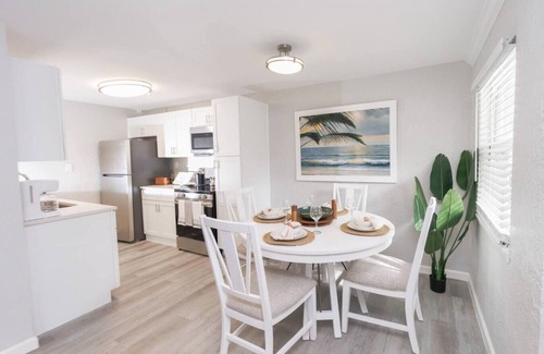 Fort Myers Apartment | Riverwalk Retreat | King Suite