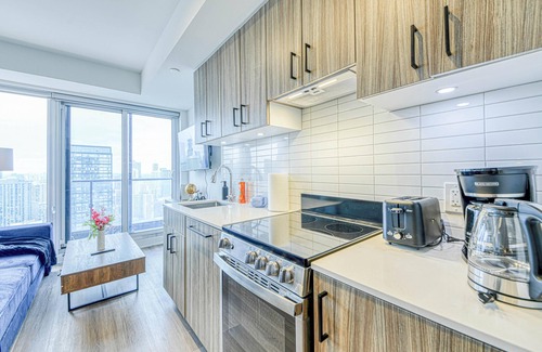 Garden District Apartment | RivetStays - The Jarvis