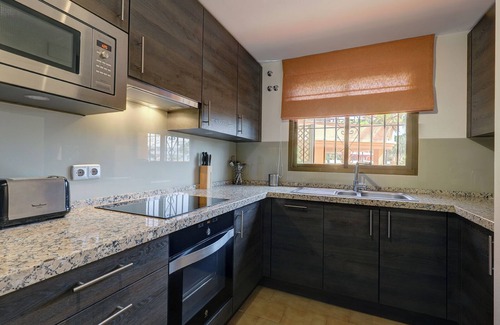 Estepona Apartment | Riviera Andaluza – Lovely apartment by the beach with sea views