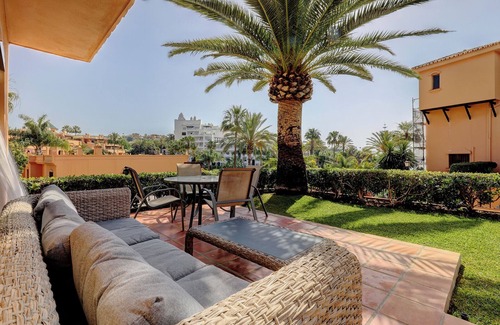 Estepona Apartment | Riviera Andaluza – Lovely apartment by the beach with sea views