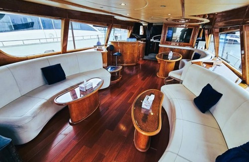 Dubai Marina Boat Rental | Riviera Leisure Yachts Dubai