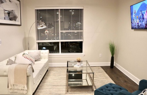 Downtown Nashville Apartment | Rivieria Nashville 1BD Suite W/Free Parking & Pool