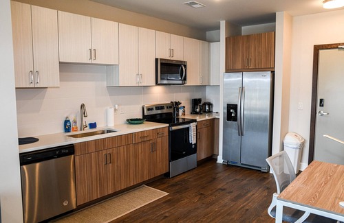 Downtown Nashville Apartment | Rivieria Nashville 1BD Suite W/Free Parking & Pool