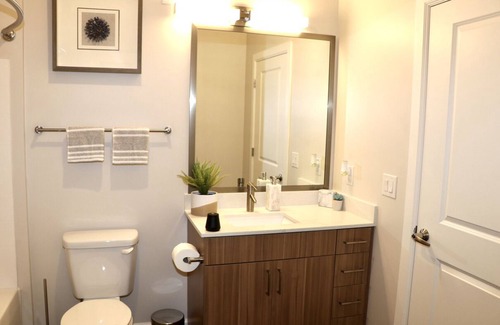 Downtown Nashville Apartment | Rivieria Nashville 1BD Suite W/Free Parking & Pool