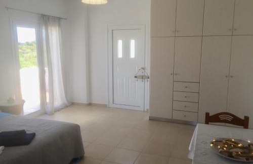 Paros Apartment | RIZES ELIAS STUDIO WITH SEA VIEW