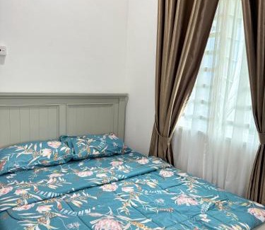 Kampung Gong Badak House | RJ Prima (UMT, UniSZA, Spacious, Beach + Netflix)
