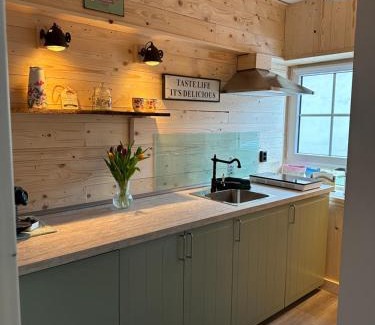 Geilenkirchen Apartment | RLGuesthouses