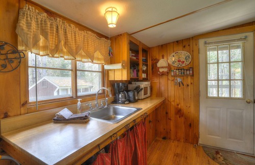 Rangeley House | RM 9 - Cozy Rangeley Manor Cottage sleeps 4