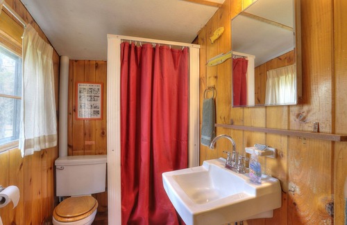 Rangeley House | RM 9 - Cozy Rangeley Manor Cottage sleeps 4