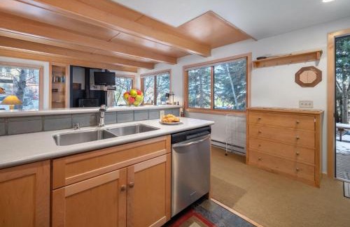 Teton Village Apartment | RMR: La Choumine 4 Condo in Teton Village