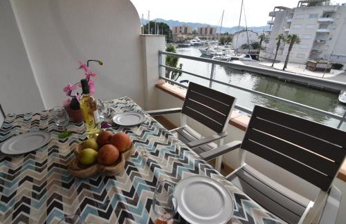 Santa Margarida Apartment | RNET - 2-3 Puerto Madeira Canal View