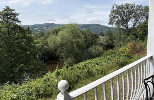 Llanwenarth Hotel | Roadhouse Llanwenarth