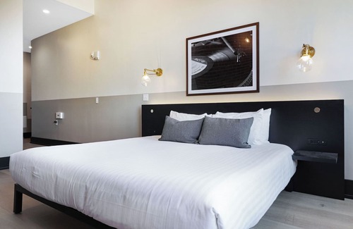 Arts/Warehouse District Hotel | Roami at Brassline Convention Center Studio #12