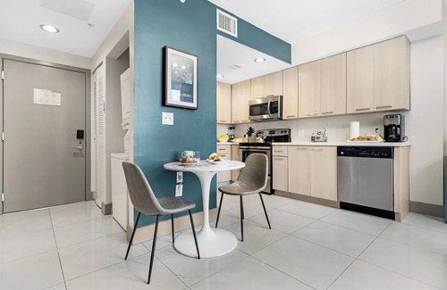 Brickell House | Roami at Habitat Brickell | Pool+Gym | 4 Bed Combo