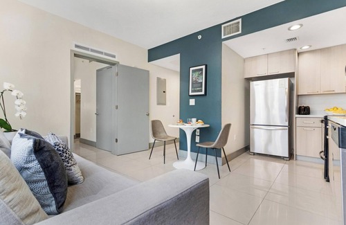 Brickell House | Roami at Habitat Brickell | Pool+Gym | 4 Bed Combo