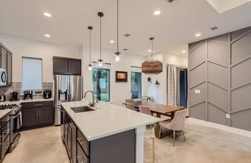 Jonestown House | Roaring Hills Modern Contemporary - New 30 Day Plus Rental